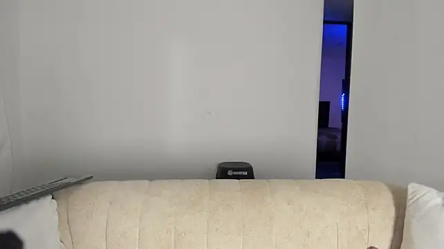 rudyhlowes live cam on StripChat