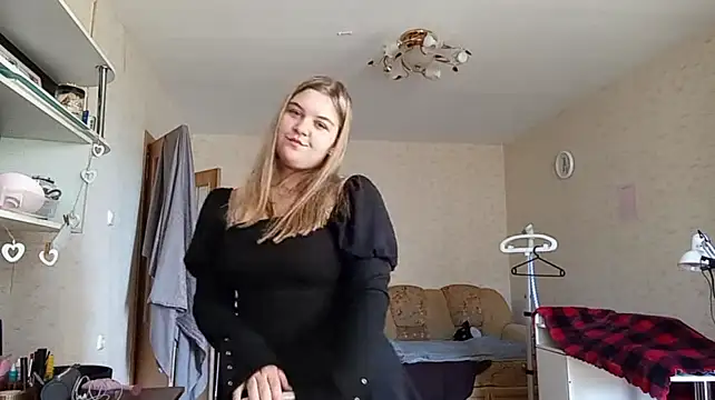 TypicalWoman live cam on StripChat