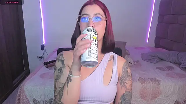 maazikeenx live cam on StripChat