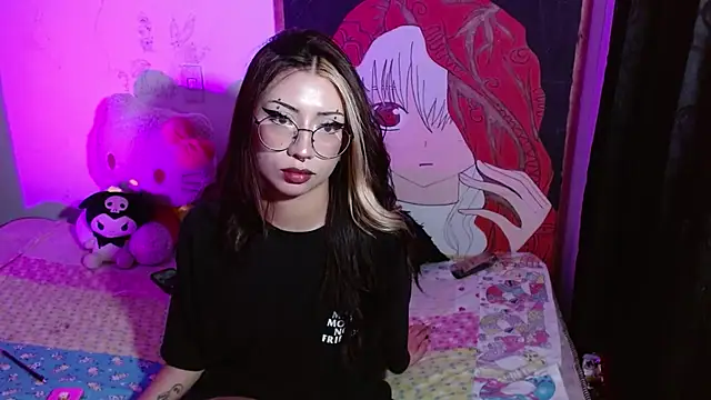 kittymiauu444 live cam on StripChat