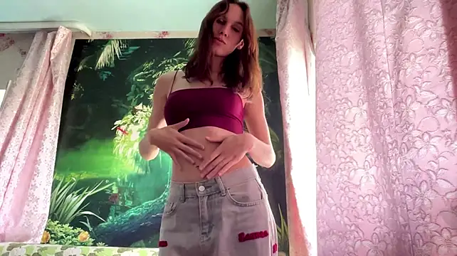 EllynDincher live cam on StripChat