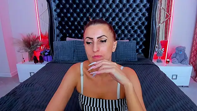 Rebecca_Diamond live cam on StripChat