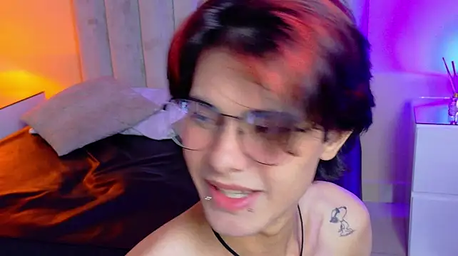 Derek_Sinn live cam on StripChat