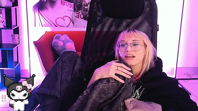 ReminaMeow live cam on StripChat