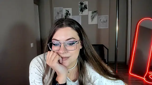MiraTorson live cam on StripChat