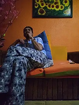 MexaCamGuy live cam on StripChat