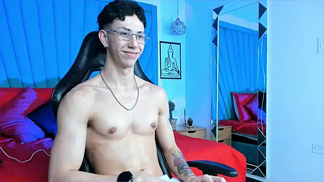 OliverThompsonJS live cam on StripChat