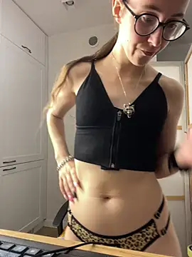 MartiniiSelenna live cam on StripChat