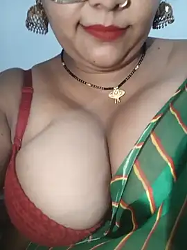 Nyra-23 live cam on StripChat