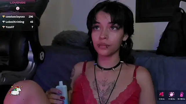 Anny_Kiitty live cam on StripChat