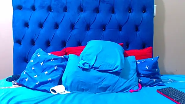 ebonycandy10 live cam on StripChat