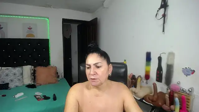 mature_bigboobs10 live cam on StripChat