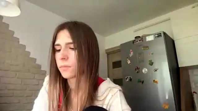 ZaraGuyette live cam on StripChat