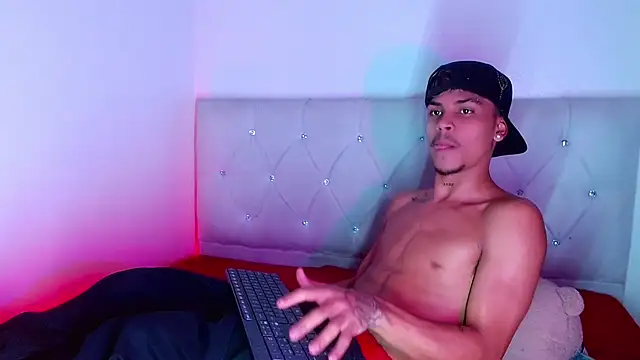 Angel_foxc13 live cam on StripChat