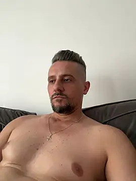 InsaneMattt live cam on StripChat