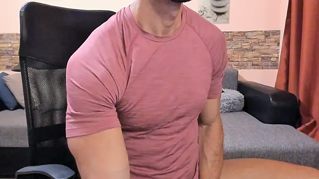 HotHunkTrainer live cam on StripChat