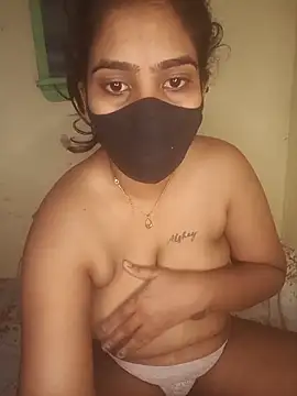 Cute-girlyy live cam on StripChat