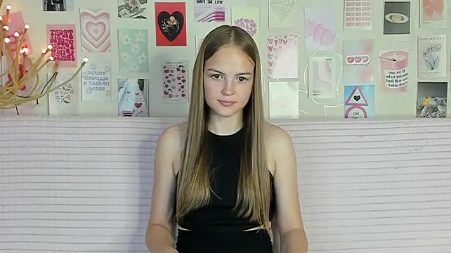 little_radiant_sun live cam on StripChat