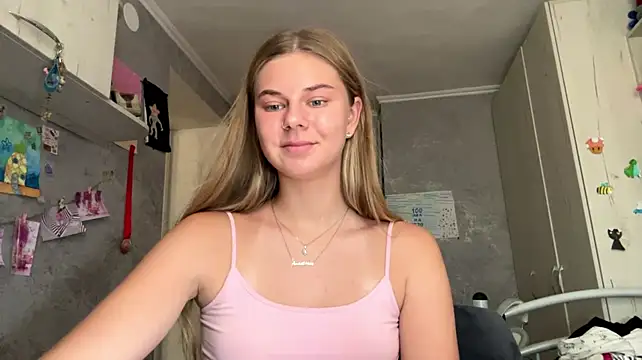 HoneysPiee live cam on StripChat