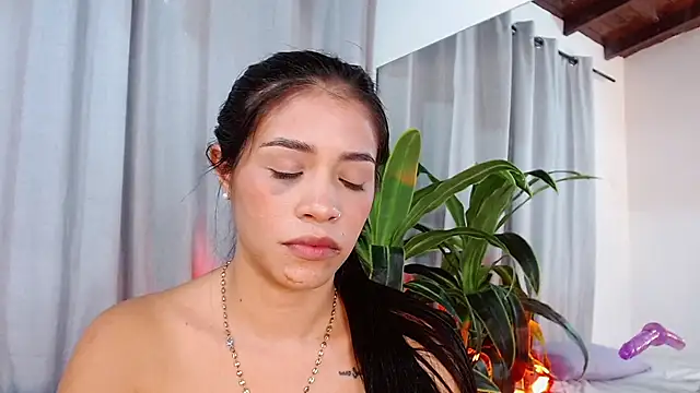 Valentina_Bravo live cam on StripChat