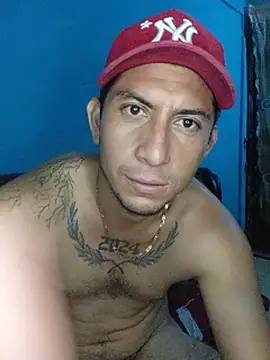 carlospiolinz live cam on StripChat