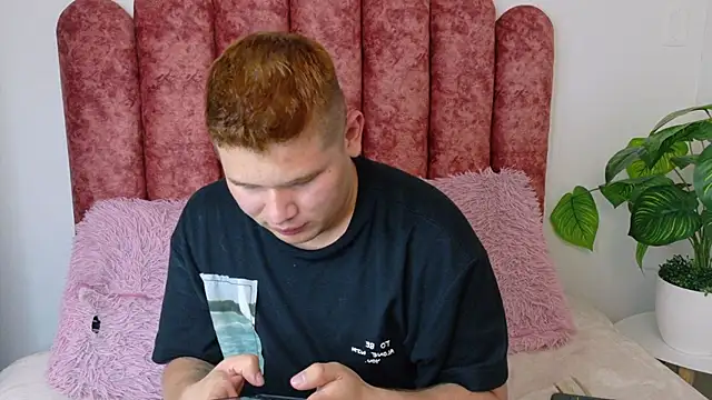 AdrianLust live cam on StripChat