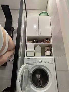 suziemurray (F young) - show boobs