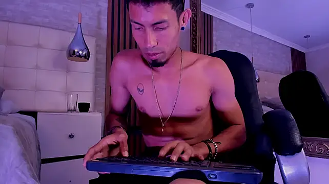 NoaahTylor live cam on StripChat