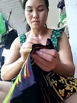 Qing-201 live cam on StripChat