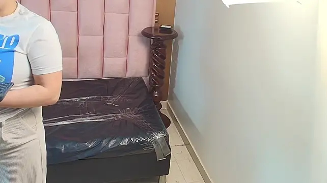 valeriaa19 live cam on StripChat