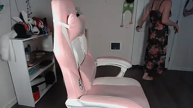 Chained_Aless live cam on StripChat