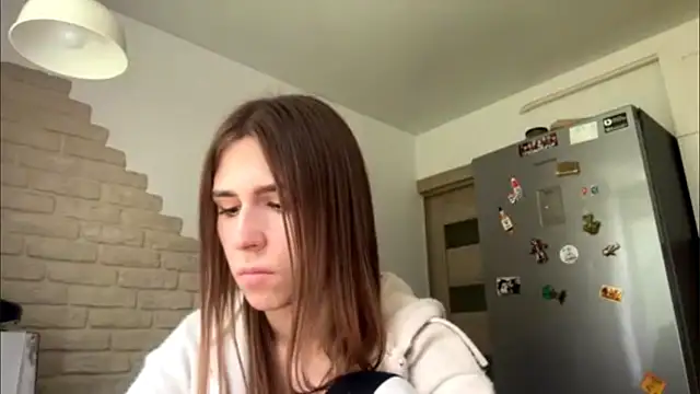 ZaraGuyette live cam on StripChat