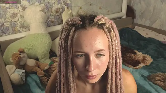 cutest_lucy live cam on StripChat