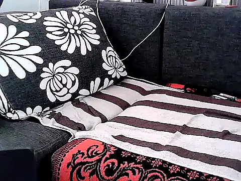 IncredibleGlaze78 live cam on StripChat