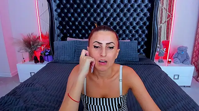 Rebecca_Diamond live cam on StripChat