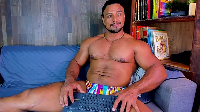 MikeEstevess live cam on StripChat