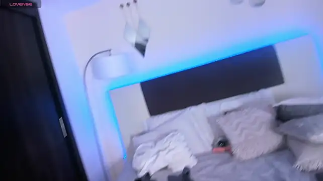 Sky_Loren live cam on StripChat