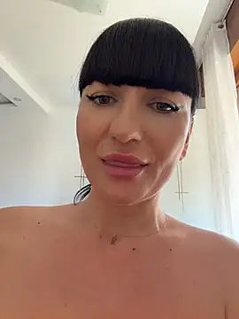 mysticcleo (G milf) - Tette fuori nel negozio+2’ctrl LT