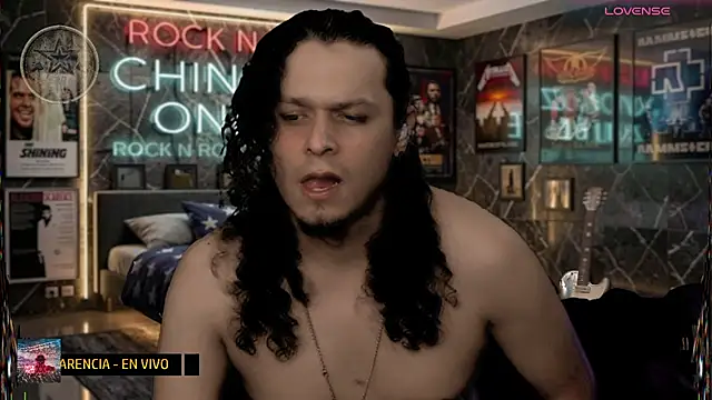 chino_roz live cam on StripChat
