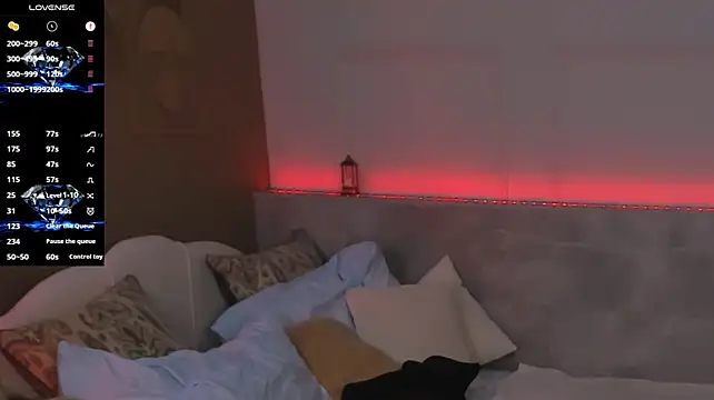 KylieMellow live cam on StripChat