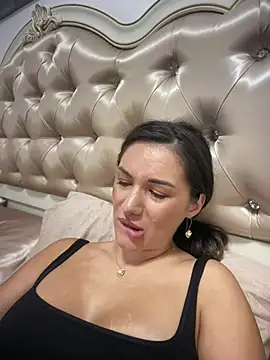 HotXMom_ live cam on StripChat