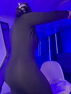 ManuelaVeeleez