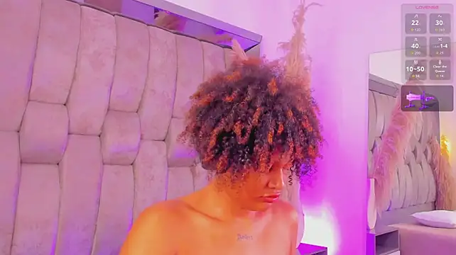 _CurlyGirl_ live cam on StripChat