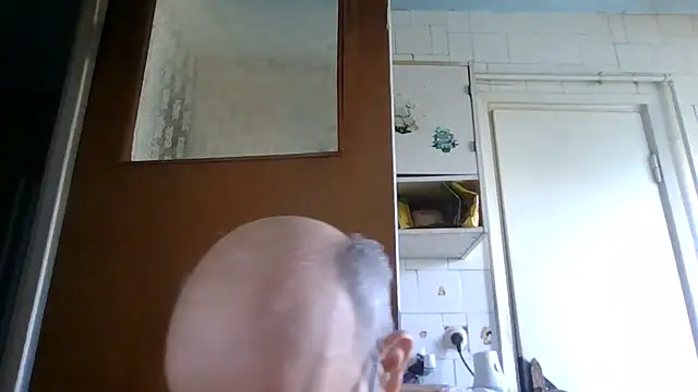 mariusica1@xh live cam on StripChat