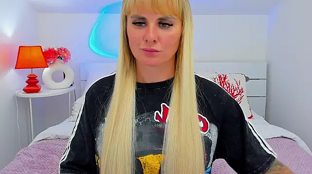 lilydav (F young) - cum with a dildo