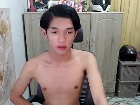 urasian_john18 live cam on StripChat