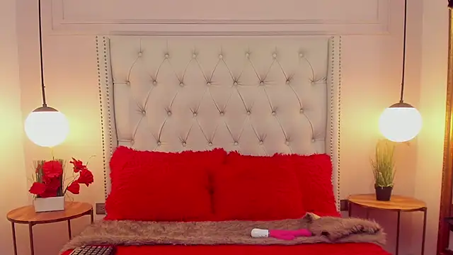 MillyHotsoon live cam on StripChat