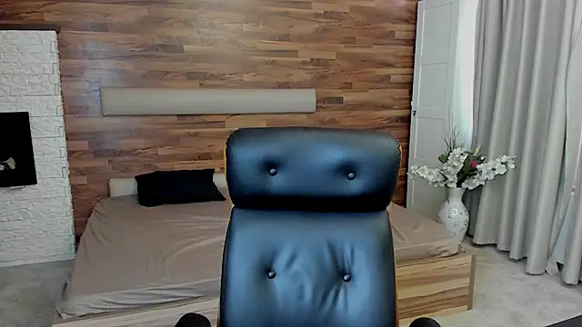 IvanHydee live cam on StripChat