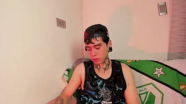 smoker_kenny live cam on StripChat