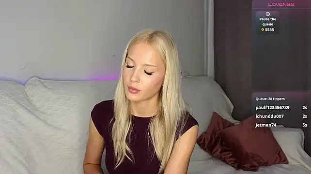 _Cutiefull_Lion_ live cam on StripChat